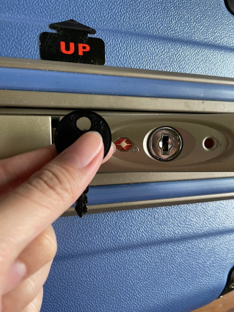 Vivian Chan (@vvhchan) on Twitter photo Whoa so I lost the key to my suitcase on my way back to Taiwan, so <a href="/chiaojfang/">Chiao Fang</a> went to the lab and 3D printed a key for me. AND IT WORKED!!!
Fabrication helped me in real life🥳 Whoa so I lost the key to my suitcase on my way back to Taiwan, so <a href="/chiaojfang/">Chiao Fang</a> went to the lab and 3D printed a key for me. AND IT WORKED!!!
Fabrication helped me in real life🥳