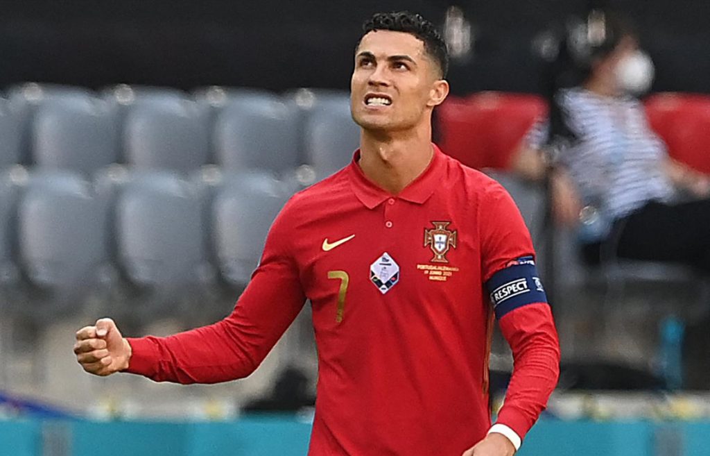 <a href="/ActuFoot_/">Actu Foot</a> Cristiano Ronaldo abat le record de l’Iranien Ali Daei. Il est désormais détenteur du record du plus grand nombre de buts inscrits en sélection.
Auteur désormais de 109 buts inscrits en sélection nationale.