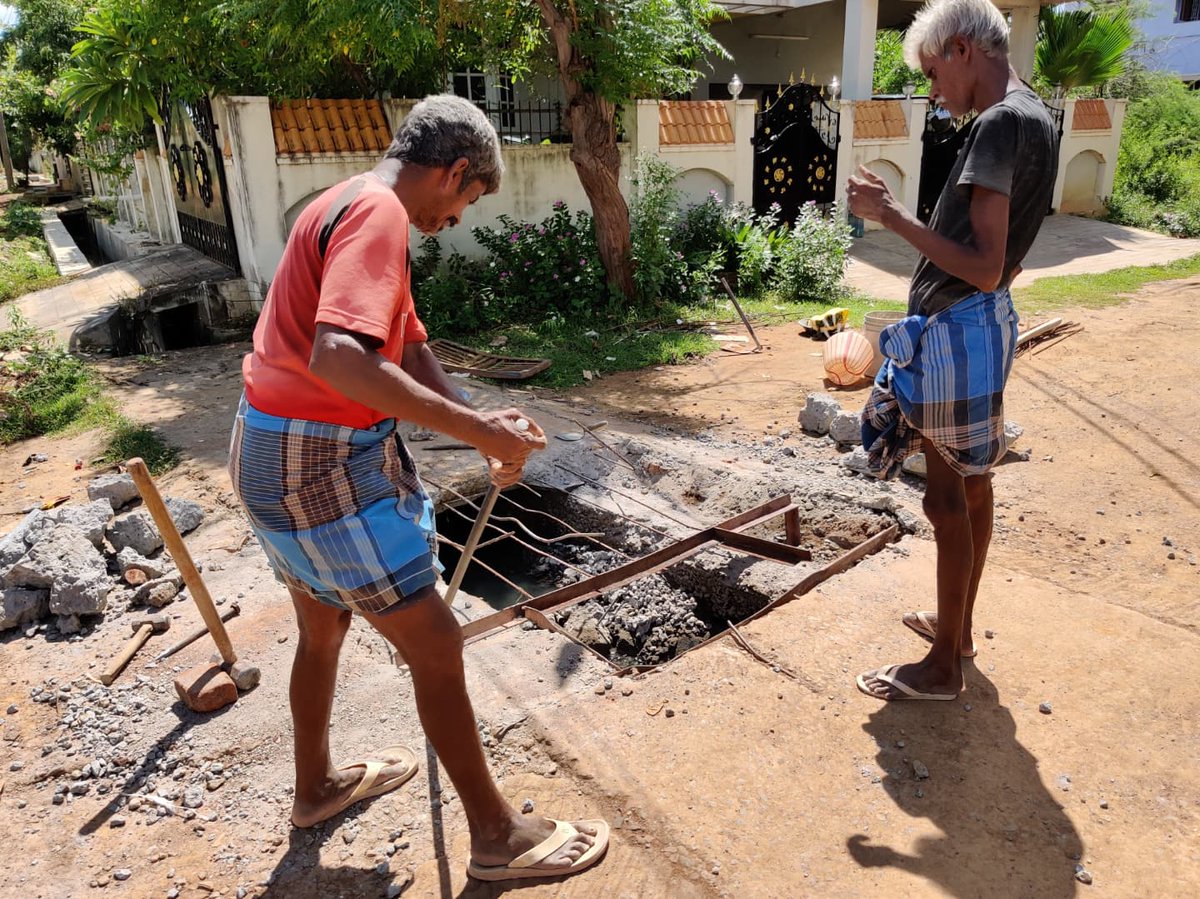 trichymemes's tweet photo. That broken culvert at RS Puram being repaired now , thanks @TrichyCorp https://t.co/L4y40gMHkC