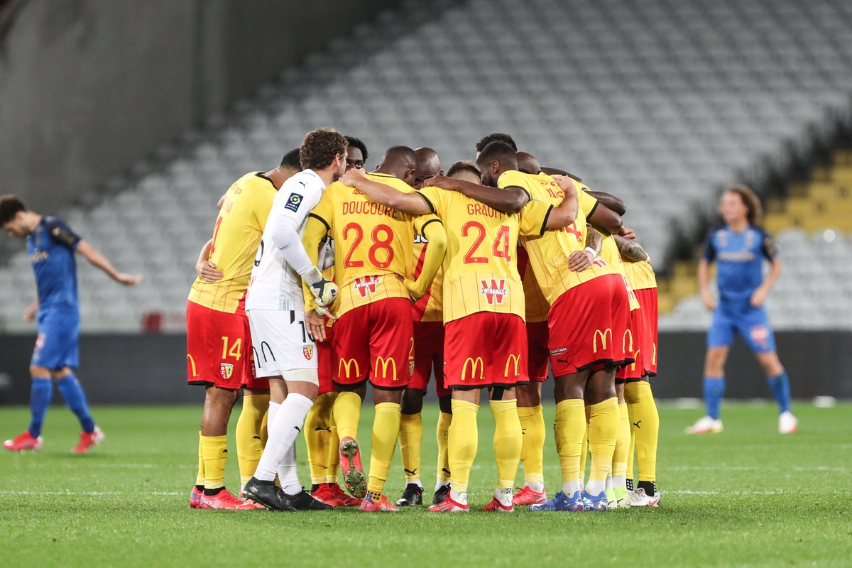 pasdecalais62's tweet photo. #CONCOURS❤️💛 Le Département, partenaire officiel du @RCLens, vous invite au match #RCL-#FCMetz le dimanche 24 ! Pour participer (jusqu'au 17/10, 23h59) : suivez @pasdecalais62 + retweetez et likez ce tweet. 
Le tirage au sort aura lieu lundi midi ! 🤞⚽️

#RCLens #Ligue1 #RCLFCM https://t.co/kIYmqybsFh