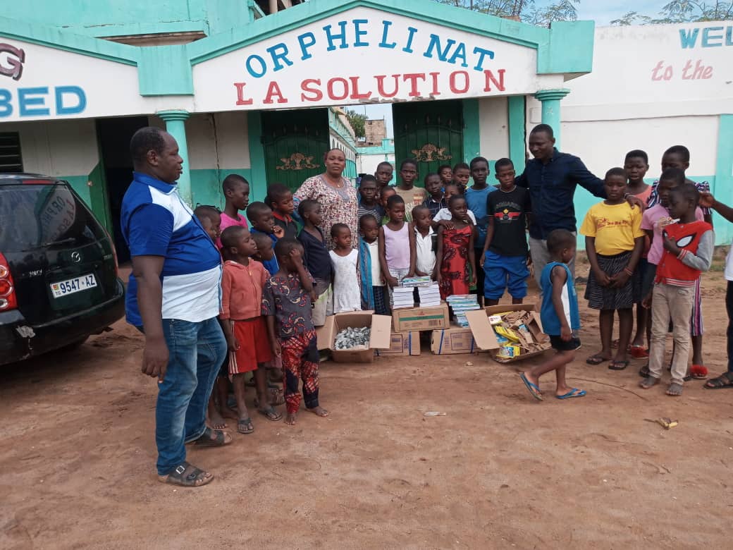 BeMagbo's tweet photo. @bemagbo à l'orphelinat LA SOLUTION le 12 octobre pour soutenir les enfants de parents absents avec l'association @FUTURES_LEADER https://t.co/LpruiZEVCD