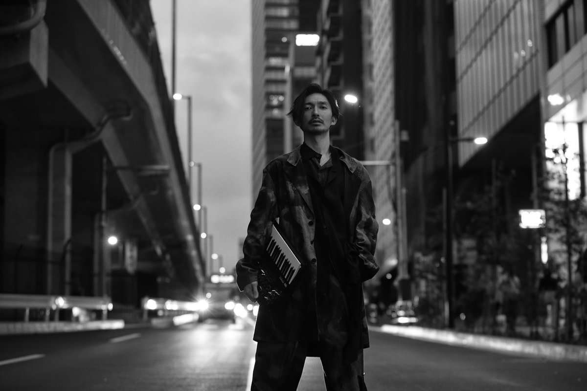 mikiki_tokyo_jp's tweet photo. 【インタビュー】
BIGYUKIは閉塞をぶち破って『Neon Chapter』へ。アート・リンゼ���やマーク・ジュリアナ参加の新作を大いに語る
#BIGYUKI #NeonChapter
https://t.co/gj9oorMDRQ https://t.co/IPpdLaT0uE