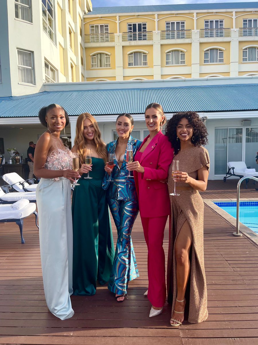 TableBayhotelSA's tweet photo. Bubbles and oysters! @Official_MissSA enjoying this perfect combination ahead of #worldchampagneday on 22 October. Join us from 18 - 22 October for bubbles and oysters with a view! #bestadressincapetown #celebrations #occasions https://t.co/efazkgKkgU