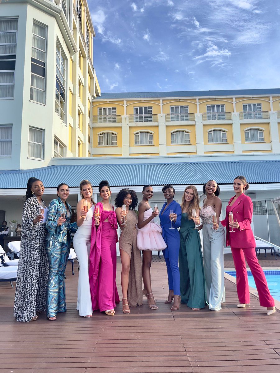 TableBayhotelSA's tweet photo. Bubbles and oysters! @Official_MissSA enjoying this perfect combination ahead of #worldchampagneday on 22 October. Join us from 18 - 22 October for bubbles and oysters with a view! #bestadressincapetown #celebrations #occasions https://t.co/efazkgKkgU