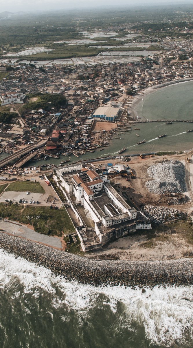 Lester_O3's tweet photo. Made wallpapers over the weekend 🎉🎉🎉.
.
📍- Cape Coast, Elmina
.
Can you spot the best school in Cape ? 👀
.
#LesterO3photography #Dji #dronephotography #Droner https://t.co/sNYNv838pD