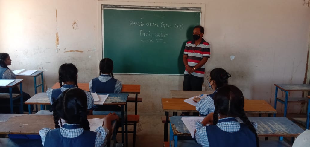 સ્વચ્છતા અંગે જનજાગૃતિ ફેલાય એવા આશય સાથે સ્વચ્છ ભારત અંતર્ગત આજરોજ ગાંધીધામ તાલુકાના અંતરજાળ ગામની સેંટ પોલ હાઇસ્કૂલમાં નિબંધ સ્પર્ધાનું આયોજન કરવામાં આવ્યું. <a href="/KutchDdo/">DDO Kutch</a>  <a href="/DrdaKachchh/">DirectorDRDAKachchh (Kutch)</a>  <a href="/pkumarias/">Pankaj Kumar</a>