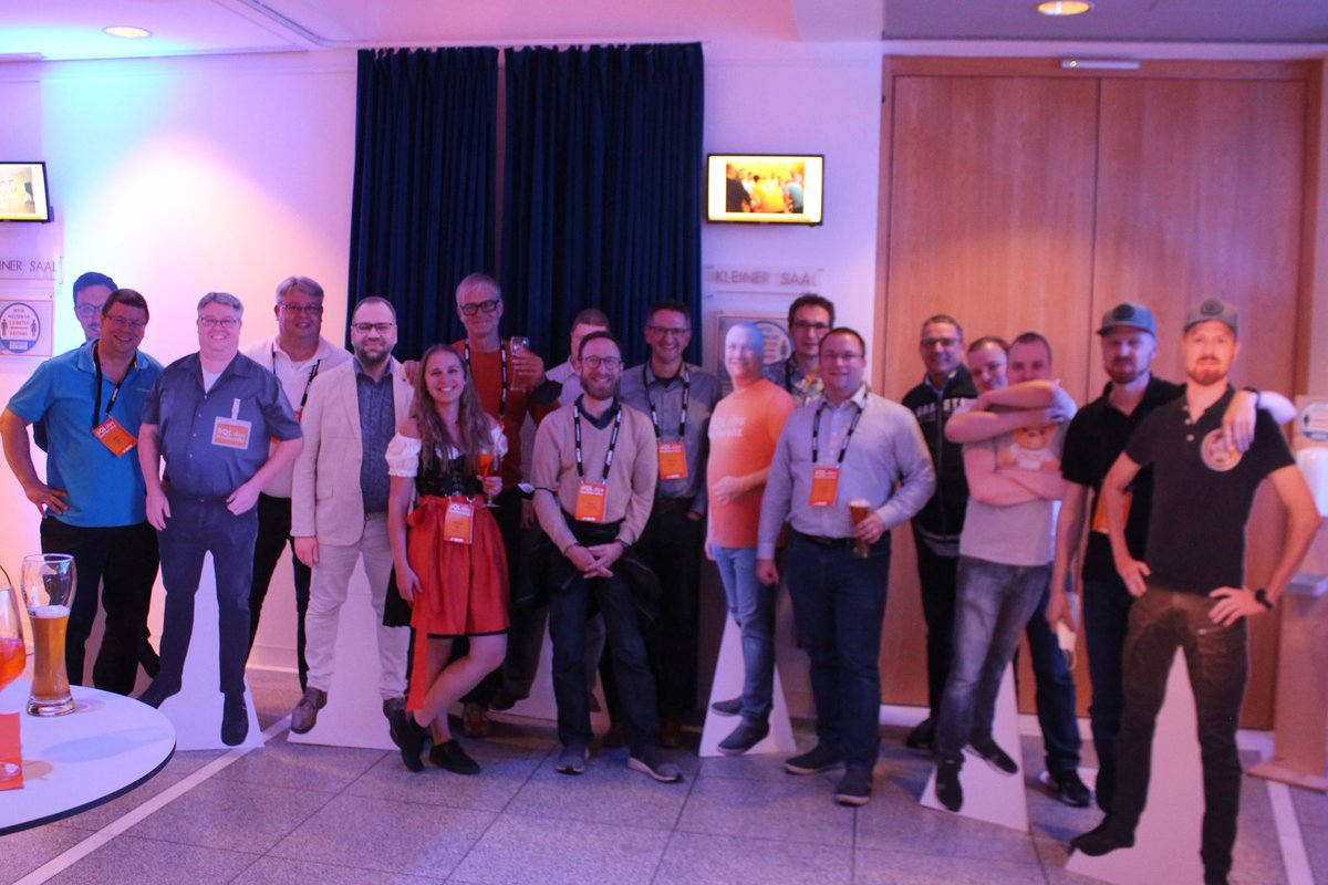 Wer erkennt die #Doppelgänger?

Volksfestfeeling auf dem Abendevent der #SQLdays. Natürlich inklusive bayerischem Bier und Traditionsmusik! 🍻 

Doch auch der lustigste Abend muss einmal enden und Tag 2 der Konferenz hat schon begonnen.

#ppedv #sql #event