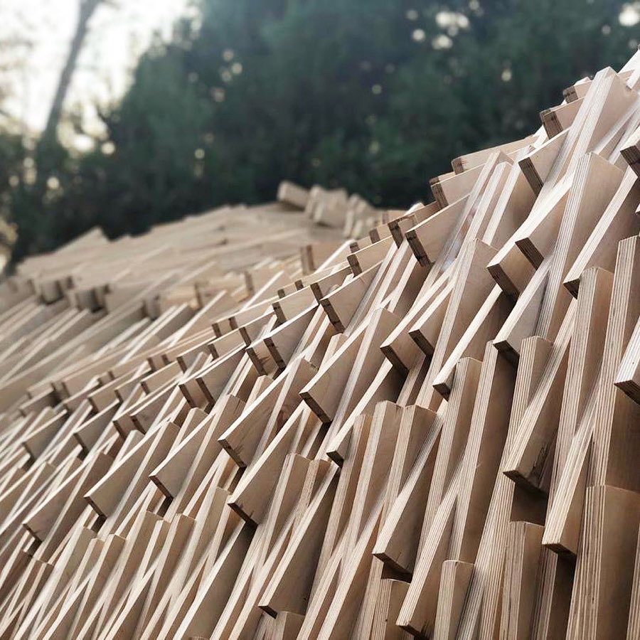 parametricarch's tweet photo. During the Robotic Workshop at the University of Tehran (@digitalfabrication_ut) architecture students have built a wooden installation using robotic arms to assemble the small sized wooden pieces.

#design #computationaldesign #algorithmicdesign #roboticarchitecture #robarch https://t.co/wiW3waaQ5F
