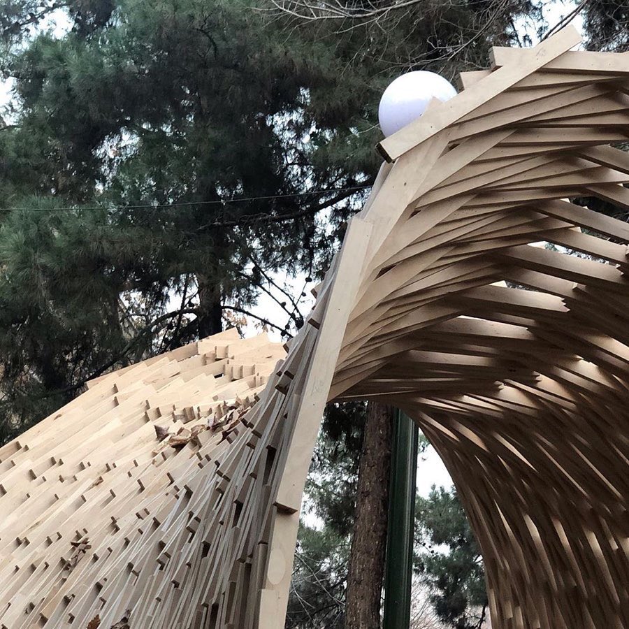parametricarch's tweet photo. During the Robotic Workshop at the University of Tehran (@digitalfabrication_ut) architecture students have built a wooden installation using robotic arms to assemble the small sized wooden pieces.

#design #computationaldesign #algorithmicdesign #roboticarchitecture #robarch https://t.co/wiW3waaQ5F