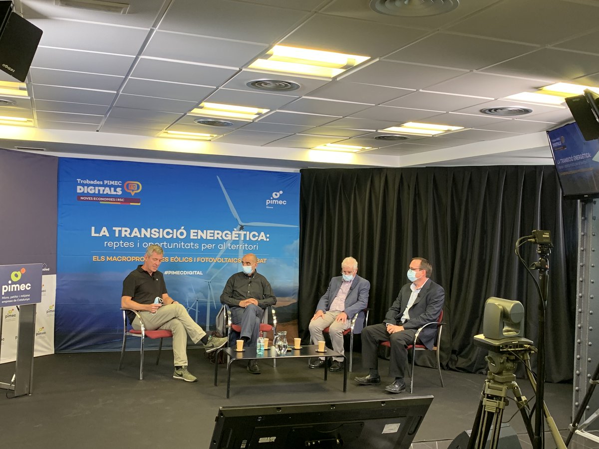 Pimec's tweet photo. De la mà d’experts i expertes avui posem sobre la taula els reptes i oportunitats que comporta la transició energètica, a través de dades objectives i coneixements específics sobre la matèria.
#TrobadaDigital @PIMEC 
👉https://t.co/HtJ0XE6f8J https://t.co/eePXKtKjSu