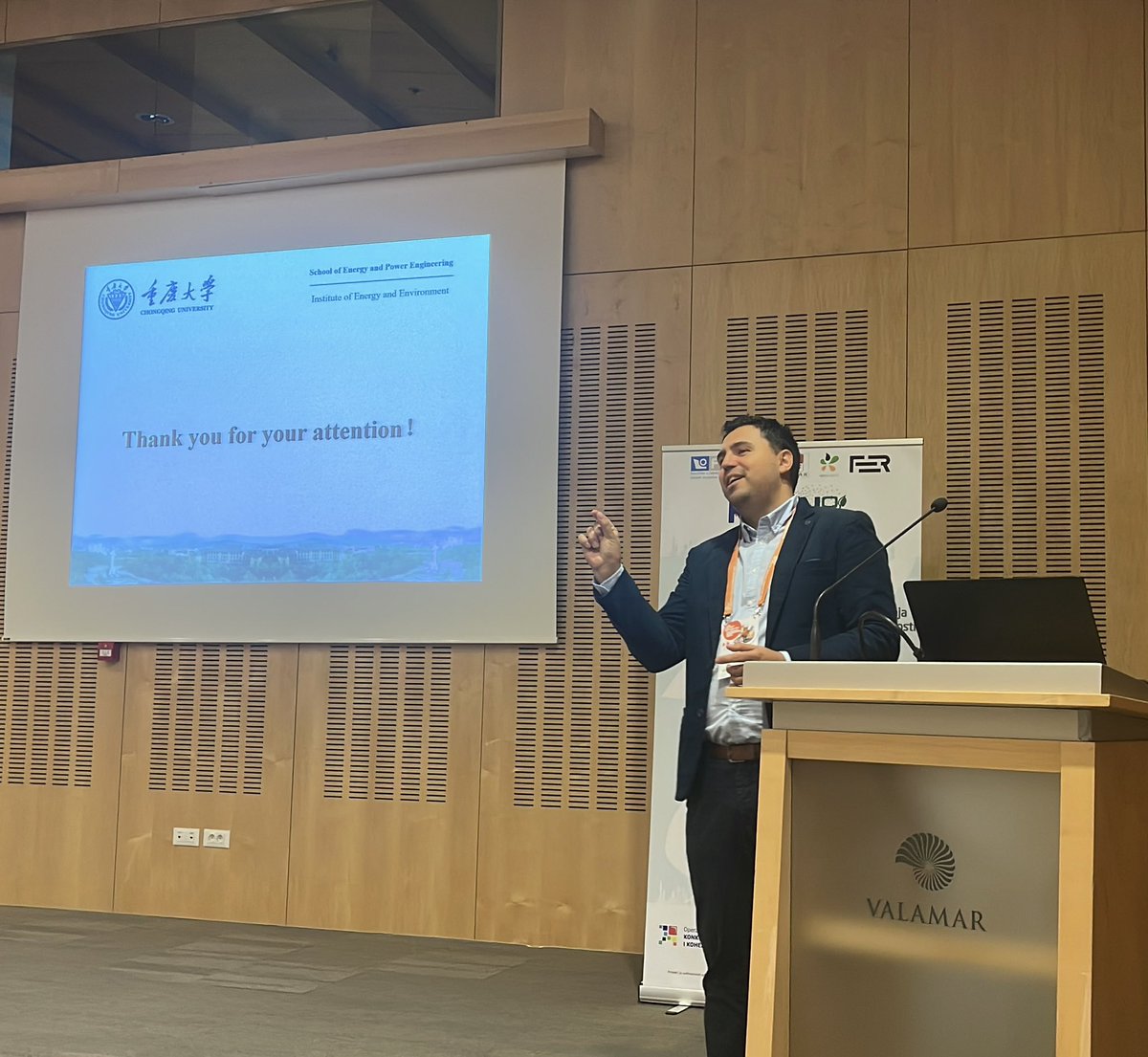 Dr <a href="/HrvojeMikulcic/">Hrvoje Mikulčić</a> from Xi'an Jiaotong University presenting Chinese investigations on micro combustor at #sdewes #sdewes2021 conference 
Such a honour, Chinese are real expert when it comes to micro