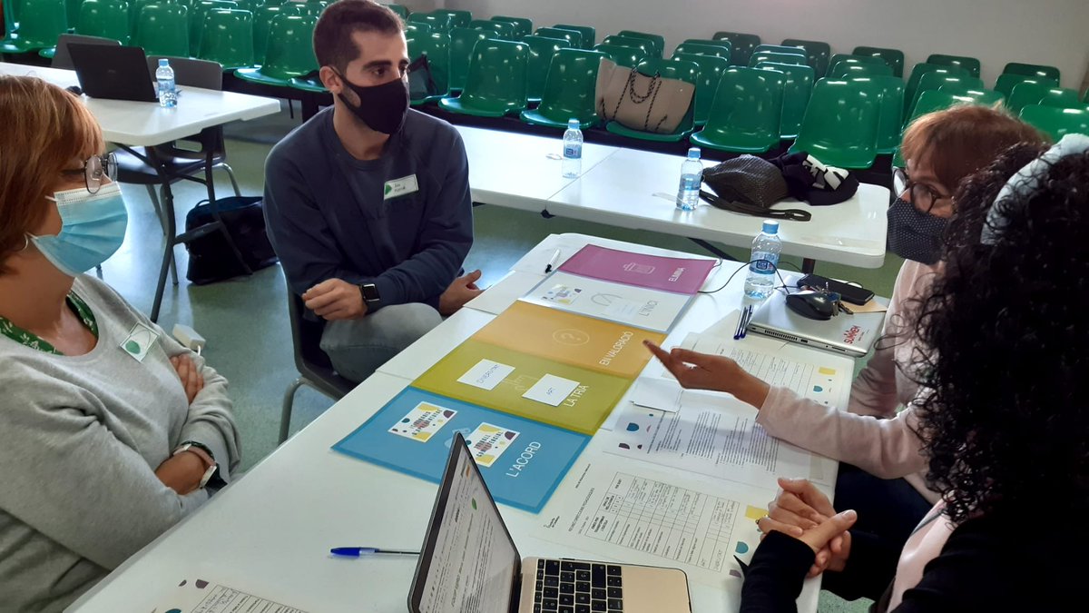 J_Montsalvatge's tweet image. Quins elements són realment transformadors a l'escola? Jornada de treball i reflexió compartida amb les direccions pedagògiques d'infantil i primària de l'@escolapiacat. 
Molt ben acollits per l'@EscolaPiaCaldes.