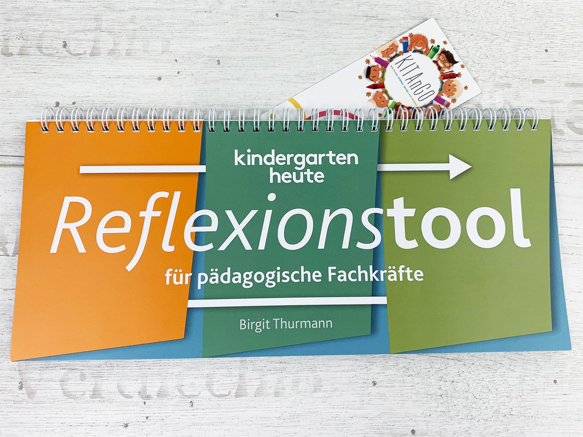 🙇‍♀️💭Der #KitaAlltag steckt voller #Überraschungen. Da meist das #Bauchgefühl entscheidet, spielt #Reflektieren eine große Rolle.

ℹ️ Das "#Reflexionstool für #pädagogischeFachkräfte" von <a href="/herder_verlag/">Verlag Herder</a> dient als Unterstützung des Prozesses.

💡Zum #Review:
kitango.de/reflexionstool…