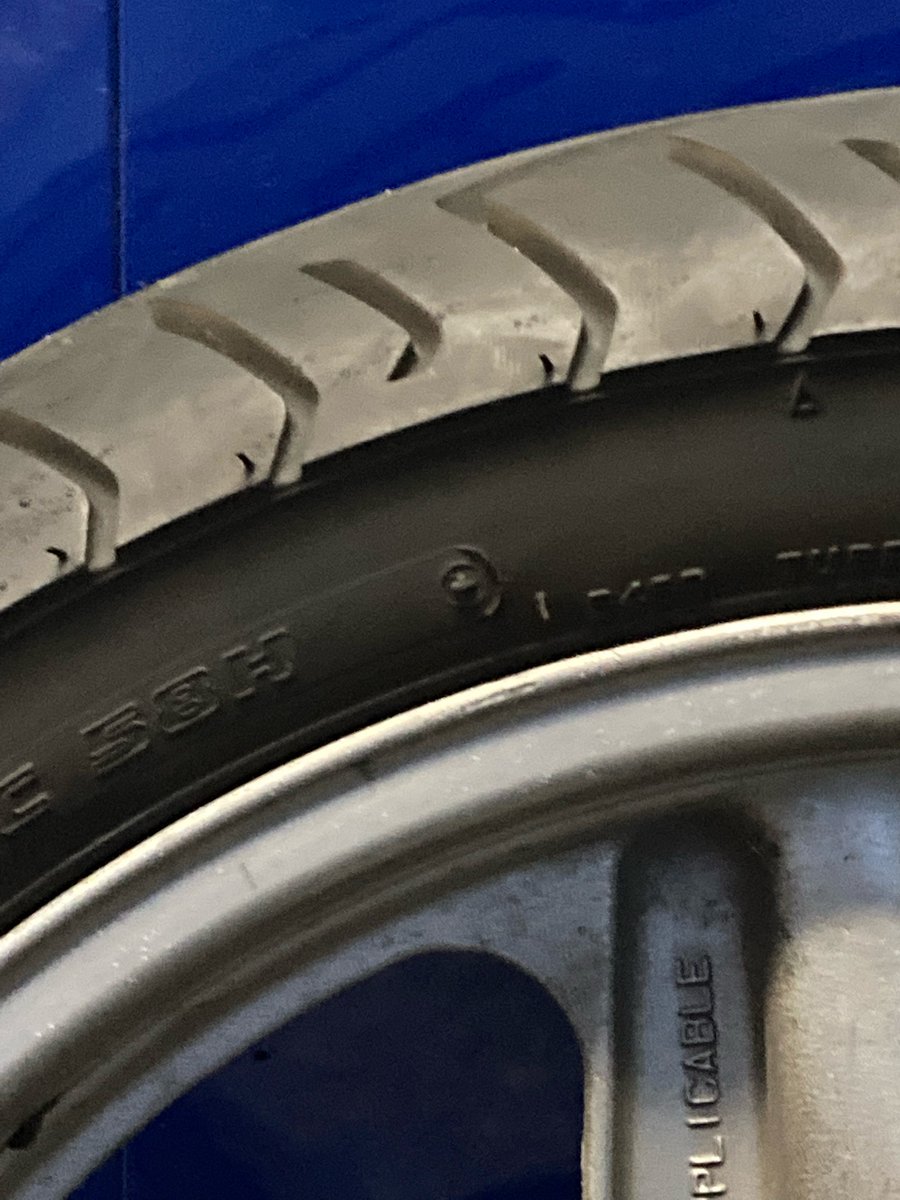 zaklab's tweet photo. 柏のライコなう。例のミシュラン City Pro 90/90-18に履き替え。さて、これで乗り味がどうなるか…。
#CB125T #JC06 https://t.co/mbXteqMd6I
