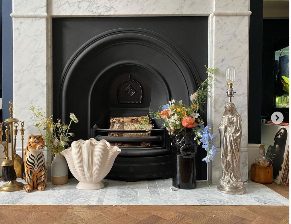 Nat_woodfloor's tweet photo. How gorgeous are these autumnal tones in @CarmenGracie 's beautiful home? Our engineered real wood floors are  the perfect way for bringing nature indoors all year round and the parquet looks stunning teamed with marble and an open fireplace. Perfect for cosying up. 😍 https://t.co/Jn3ow1jMzp