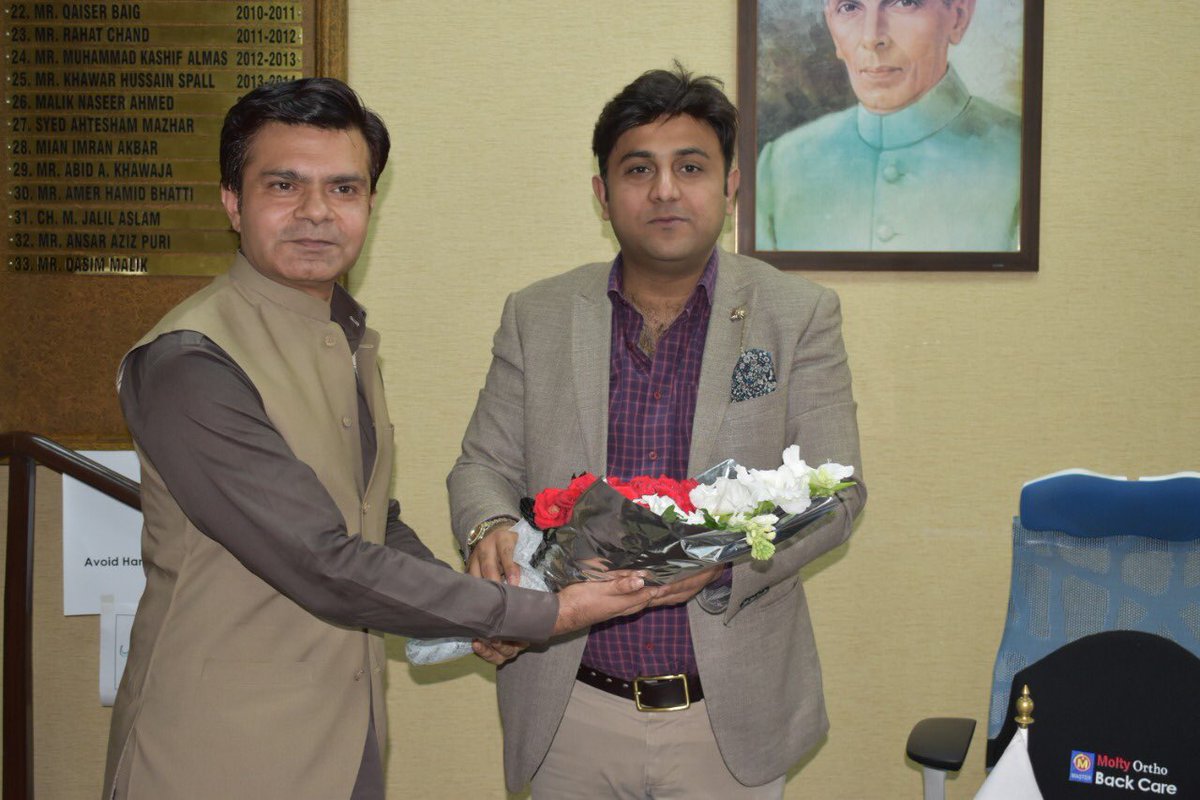 TahirSlkt's tweet photo. Mr. Tahir Mahmood, Director TEVTA (Sialkot &amp; Narowal )
extended heartiest felicitations to newly elected office bearers on assuming the charge of Sialkot Chamber of Commerce &amp; Industry ( SCCI ) ⁦@sccisialkot⁩ ⁦@AliSalmanPTI⁩ ⁦@punjab_tevta⁩ https://t.co/UdO5eOn5r2