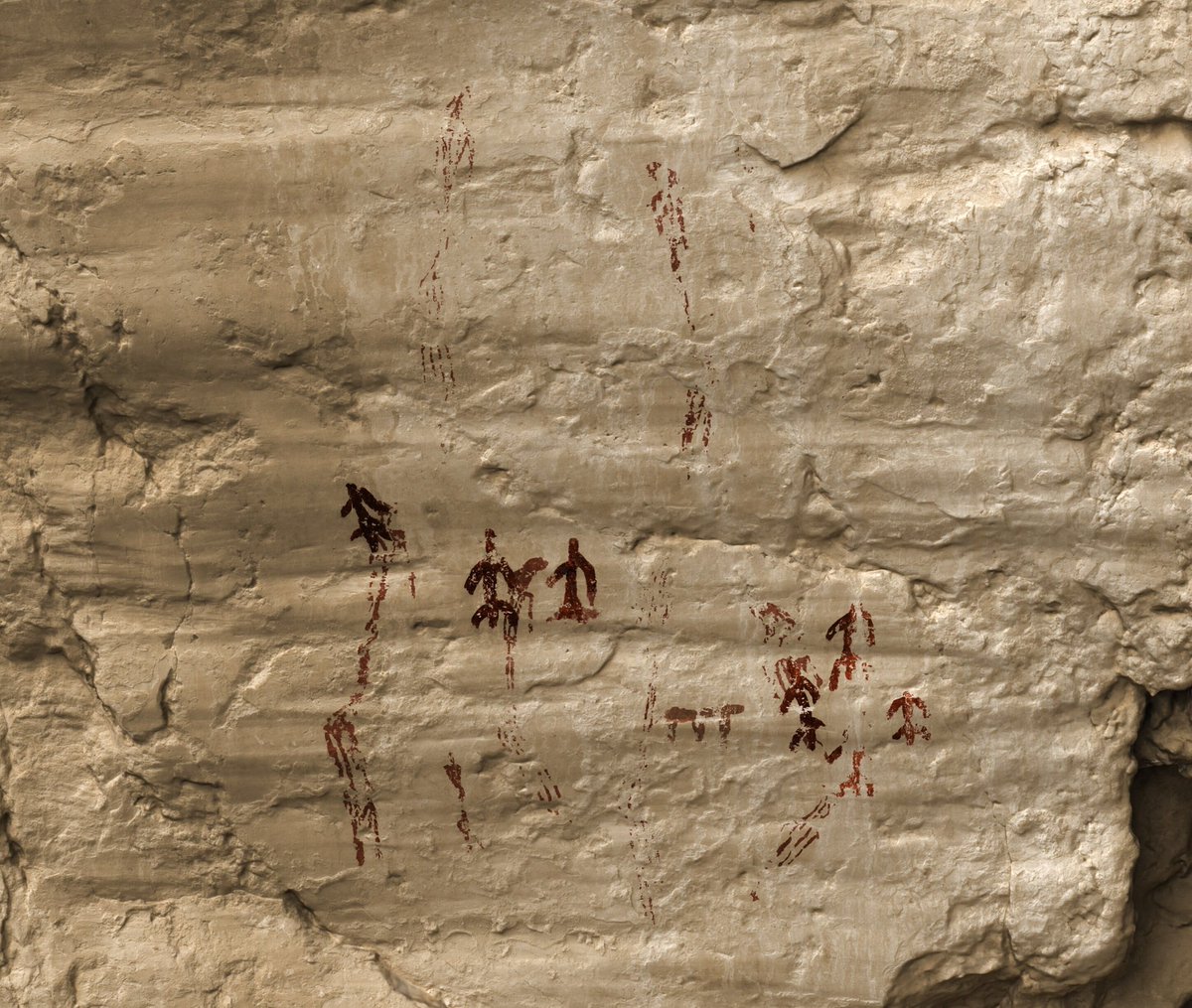 ✅El arte rupestre está presente en las Hoces del Río Cabriel, en la provincia de #Cuenca. 
✅ Son Tres abrigos con muestras de arte levantino y esquemático, se localizan en el curso del río Cabriel, en el término municipal de Minglanilla.
(Fotos sacadas de <a href="/culturaenclm/">Cultura Castilla-La Mancha</a>)