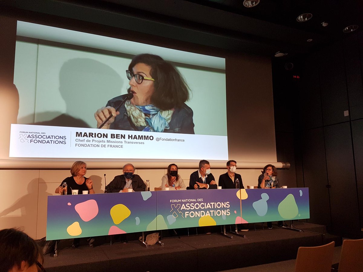 🔴 #ForumAsso | Comment accompagner les associations au niveau local ? <a href="/bbausse/">Béatrice Bausse</a>, déléguée générale de la #FondationDeFrance Sud-Ouest et @JMBergere, président de notre comité Inventer demain y répondent dans une conférence animée par Marion Ben Hammo !

#Thread #Livetweet ⬇️