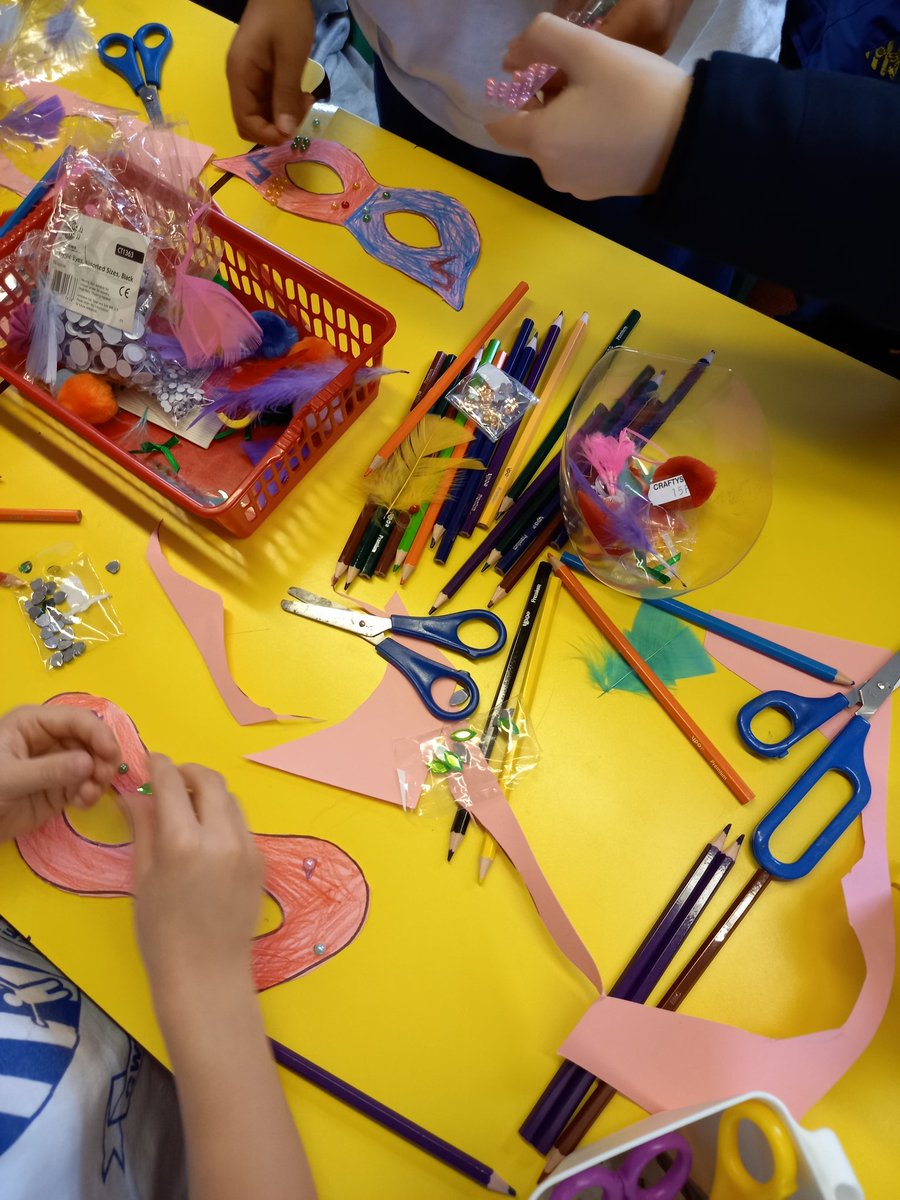 GSPSCalmC's tweet photo. Wow look at the masks @GSPSKenya @GSPSMorocco have made in @GSPSCalmC this morning @GwladysStPrim #sadtheme https://t.co/gTE6ipIomU