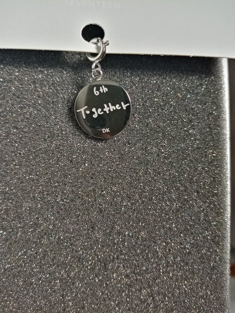 flrldle's tweet photo. I just got back home and look at this! Thank you so much Kiu! This is so pretty 😭😭😭#Kiufeedback @kiujoha1 https://t.co/O25RkK9QC6
