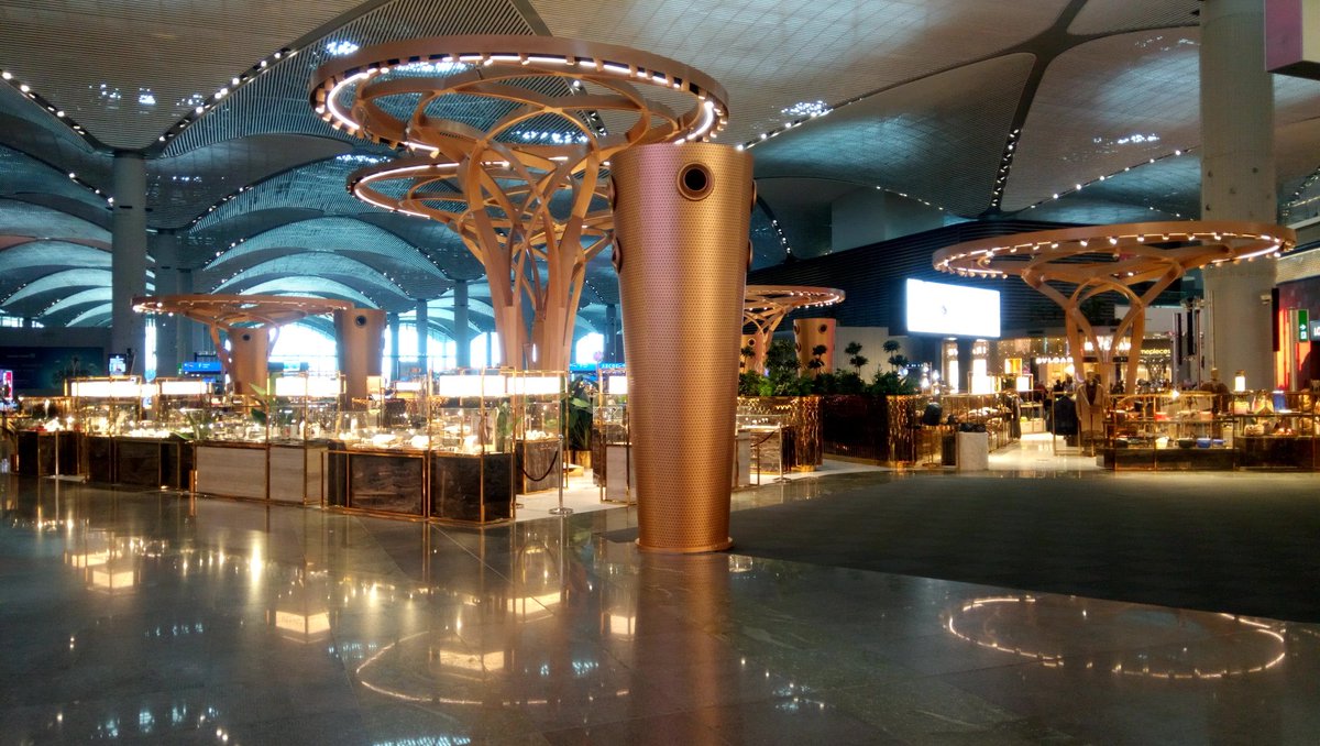 #istanbul #Airport 
OMG it is endless. 1/2 of it is a ghost town. Very spooky. The other full of shops, restaurants. So expensive.