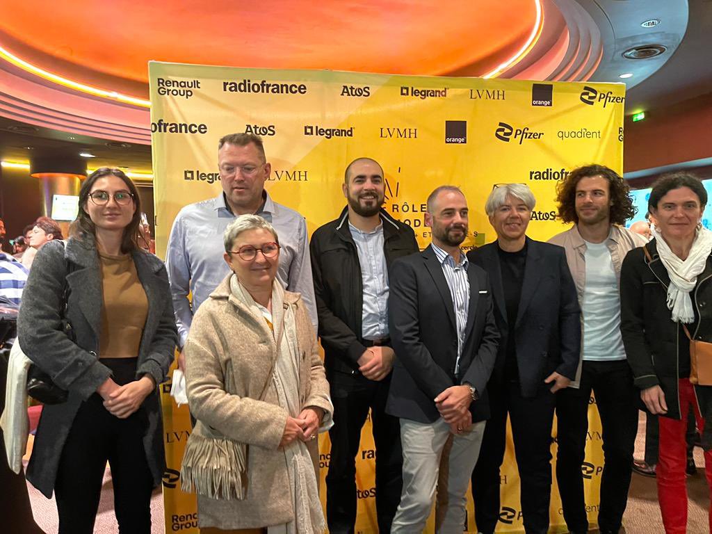 Félicitations à Clotilde Delbos et  Brice Camus de <a href="/renaultgroup/">Renault Group</a> lauréats 2021 #RolesModelesLGBT @AutreCercle 
Merci  <a href="/1ElisaMoreno/">Élisabeth Moreno</a> pour votre très belle intervention et sur le rôle des entreprises et des rôles modèles. Vous pouvez compter sur <a href="/renaultgroup/">Renault Group</a>