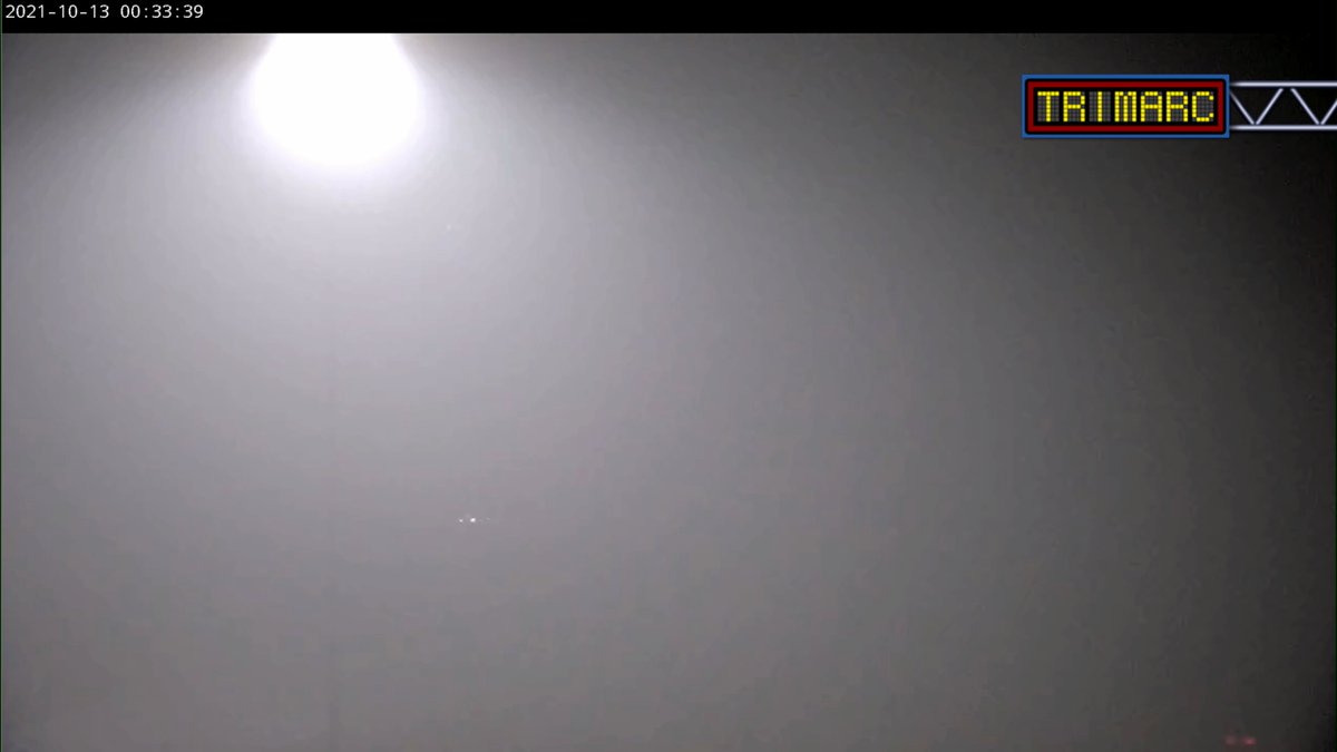 WLKYMoRose's tweet photo. FOG! This is the view of I-65 in Hardin County, North of E-town. Give yourself some extra time (and space) out there this morning. #Fogsweats #WLKY #Traffic https://t.co/B8VyYpvl6Z
