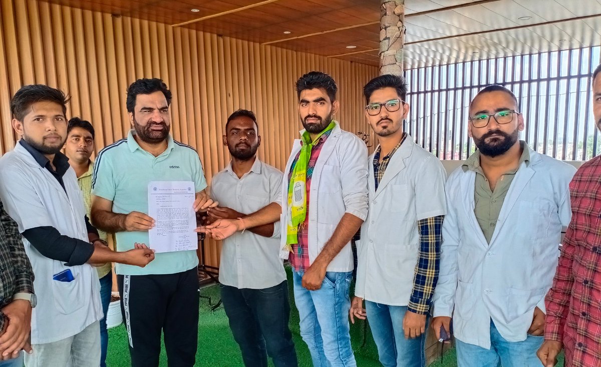 वल्लभनगर विधानसभा के उप चुनाव प्रवास कार्यक्रम के दौरान आज सुबह पशु चिकित्सक व पशु विज्ञान यूनिवर्सिटी के छात्र संघठनों की मांग के क्रम में आज पशुपालन मंत्री श्री <a href="/KatariaLalchand/">Lalchand Kataria</a> को पत्र भेजकर व दूरभाष पर वार्ता करके पशु चिकित्सक स्नातक इंटर्नशीप भत्ता बढ़ाने की मांग की !