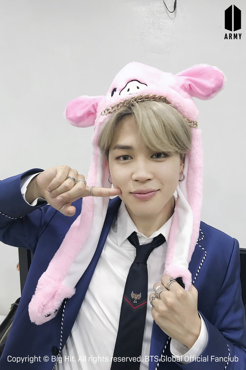 JooniesLibrary's tweet image. We are celebrating #JIMINDAY with a special book spotlight! For the 5th ARMY kit interview on the BTS Fancafe in 2018, Jimin recommended the book &quot;Between Calm and Passion&quot; by Ekuni &amp;amp; Hitonari 📖 
Originally in Japanese, it has a movie adaptation. 
#JIMIN #방탄소년단지민 @BTS_twt