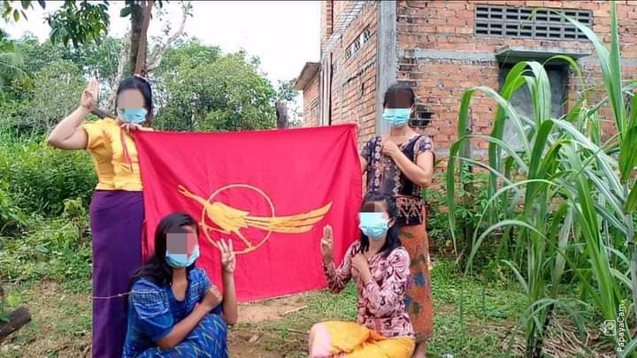 kayaprilnyein1's tweet photo. Anti-coup women in lower rural area of Yephyu Township, Dawei staged a strike to completely eradicate the Military dictatorship.

#StopManmadeDisasterinMyanmar
#Oct13Coup
#WhatsHappeningInMyanmar https://t.co/7QG4hJQUXw