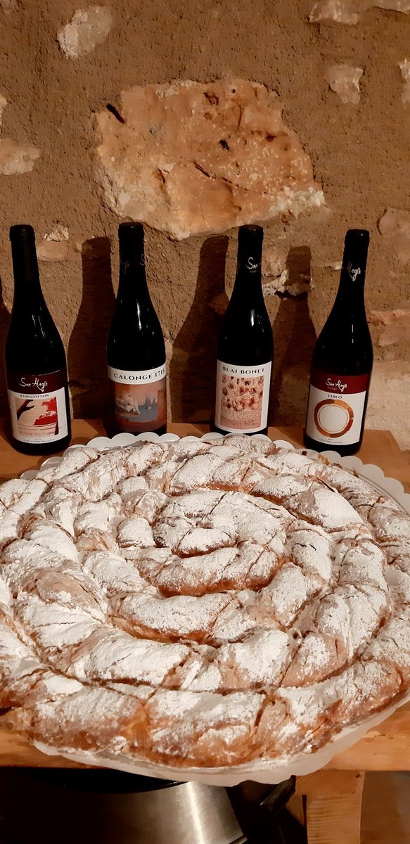 AmandaCabotEdge's tweet photo. ¡Comimos de lujo! Tapas, pamboli paella, helado mallorquín JOP, vino mallorquin de Son Alegre, cerveza local Rosa Blanca... 🤩 !un gustazo todo!
#visitcalador #somdemallorca #visitsantanyi @SantanyiTourism @somdemallorca @ajsantanyi @RosaBlanca1927 https://t.co/Efa7wBWxD8