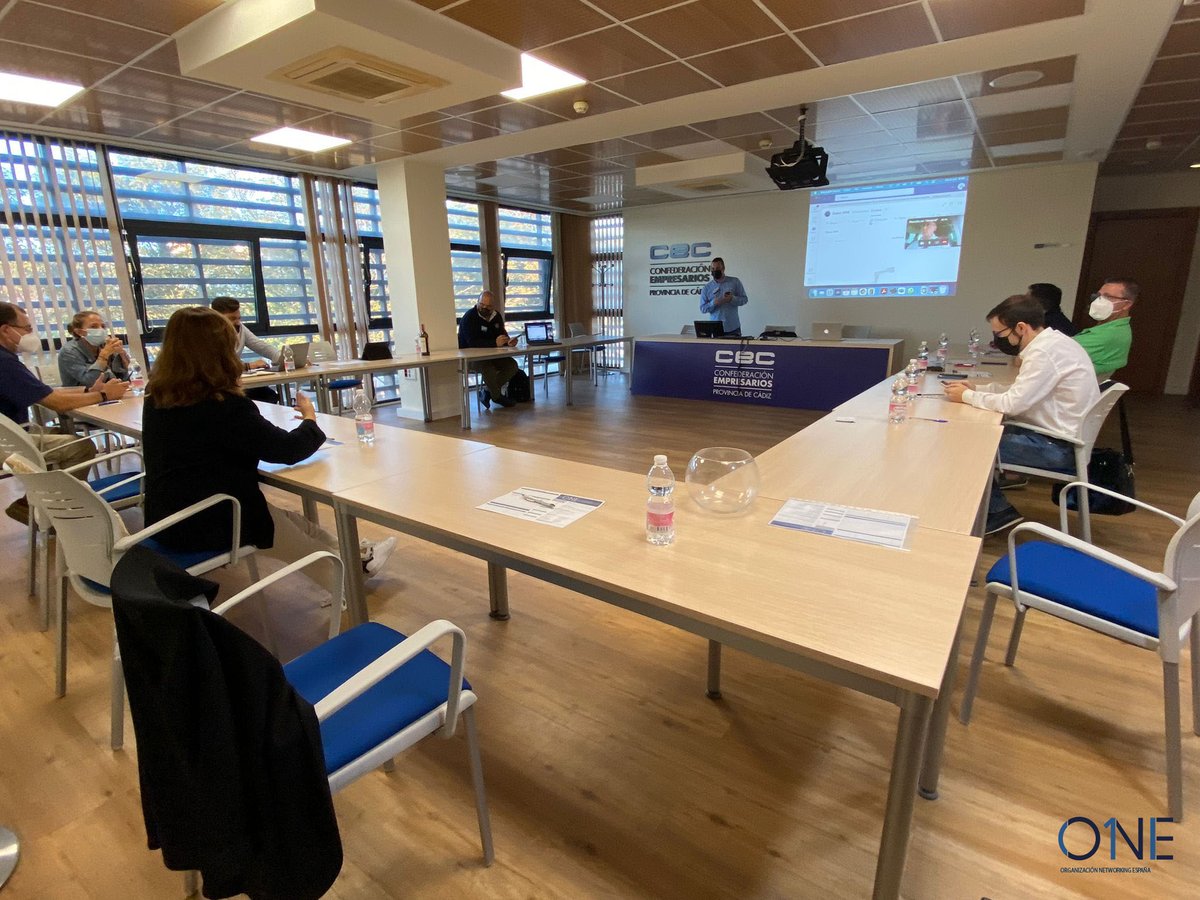 oneclubnegocios's tweet image. En @ONetworking nos retroalimentamos de nuestros compañeros para seguir creciendo profesionalmente. Jesús Franco de @ColoramaTuMarca impartió una formación sobre el manejo de Microsoft Teams, centro de trabajo online implantado en las reuniones presenciales/remotas.