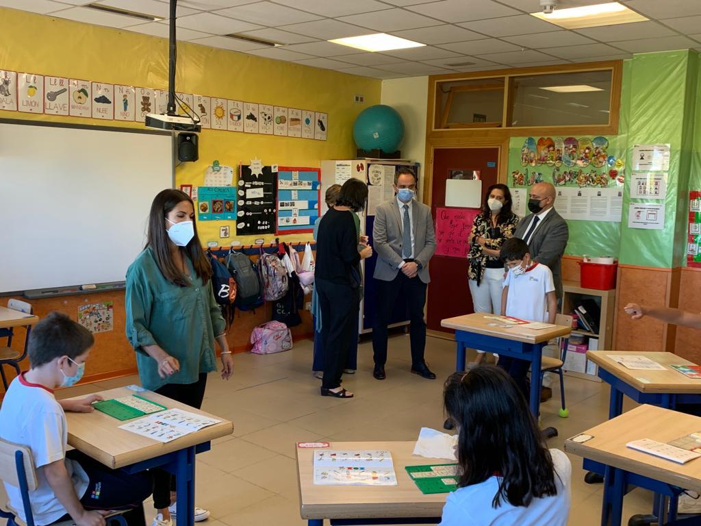 ColegioGaudem's tweet photo. El pasado viernes recibimos la visita del director general de la Educación Concertada, Becas y Ayudas al Estudio de Madrid @MCLA73 Le presentamos nuestro proyecto singular y nos animó a mantener la ilusión con la que vivimos la educación inclusiva. @ComunidadMadrid https://t.co/ywDX1GWPrx