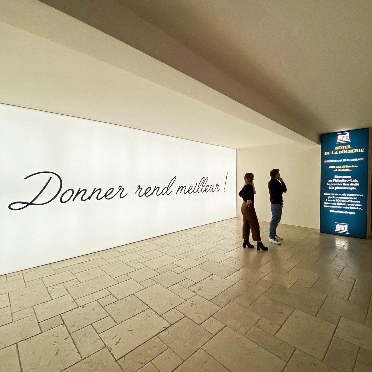 👀Le #PhilanthroLab vous invite à découvrir sa toute première #exposition « 600 ans d’histoire, et demain… » réalisée par la talentueuse Nathalie Crinière. 
 
💡RDV au 15 rue de la Bucherie, #Paris 5e du lundi au vendredi de 8h30 à 18h ou par mail via contact@philanthro-lab.org