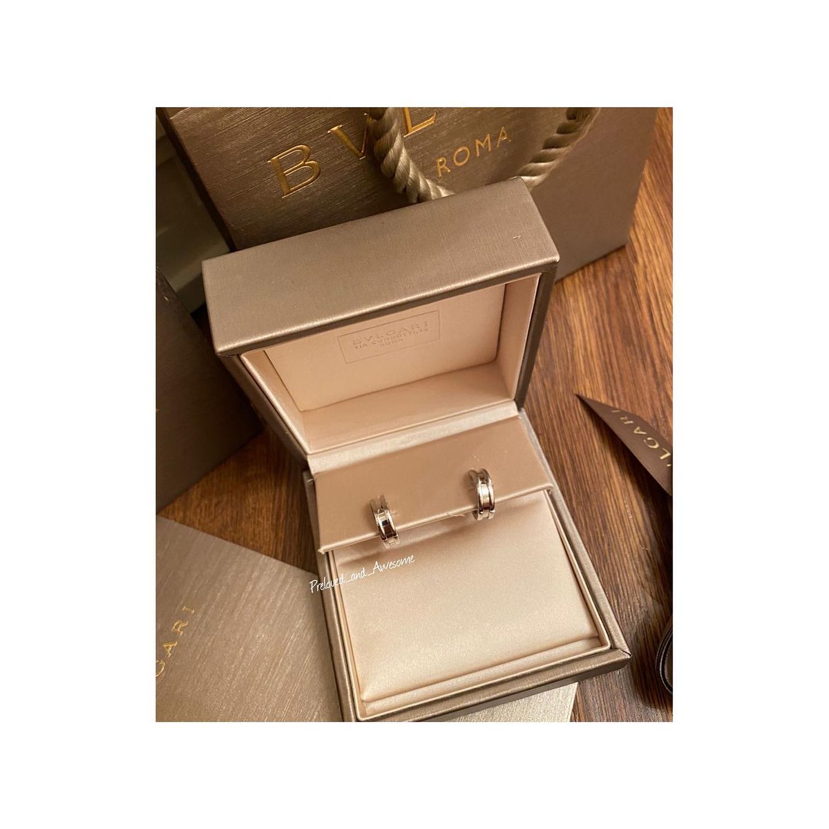ClubPreloved's tweet photo. #co00011977 #prelovedаксессуары Серьги bvlgari be zero Малая модель. Белое золотоСостояние идеальное. почти не носила. Полный комплект бутика; чек, бокс, пакет, лента
году. 154т https://t.co/q0bH2PIrCP