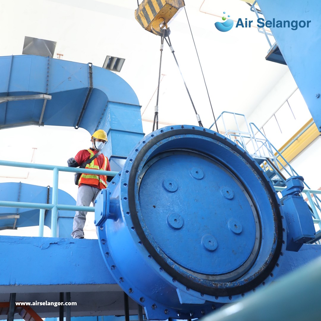 air_selangor's tweet photo. Air Selangor ingin memaklumkan bahawa kerja-kerja penambahbaikan dan penyenggaraan aset-aset kritikal di Loji Rawatan Air Sungai Selangor Fasa 1 sedang giat dilaksanakan. Sehingga jam 5:00 petang ini, peratusan kerja adalah pada tahap 83.9%.

#AirSelangor #HentiTugas #1021SSP1 https://t.co/wYfiPN4s0V