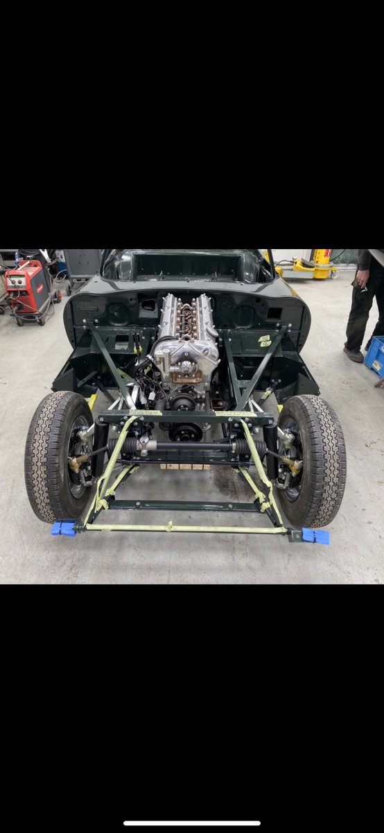 🚨 Congratulations again to all at Lloyds Liverpool on what is a great achievement winning Regional JLR bodyshop of the year for a second year running! Well done everyone #jaguar #LandRover #bodyshop #winners #Liverpool #abpbodyshopawards2021