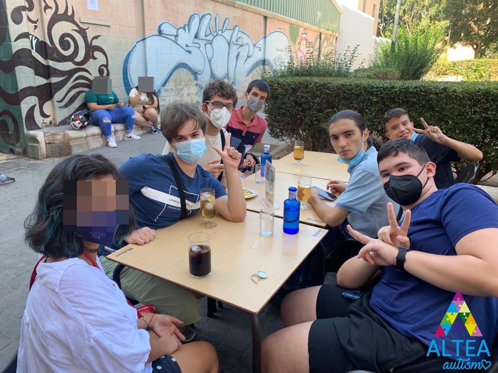 AlteaAutismo's tweet photo. El pasado fin de semana se llevó a cabo la salida de ocio y tiempo libre con nuestros usuarios adolescentes. Sin duda fue todo un éxito. Gracias @MuseoAlmeria
¡¡NOS VEMOS EN LA PRÓXIMA!! 💙💙
#asociaciónaltea #alteaautismo #autismoalmeria #autismo #salidadeocio #inclusión https://t.co/kITaEx9mA4