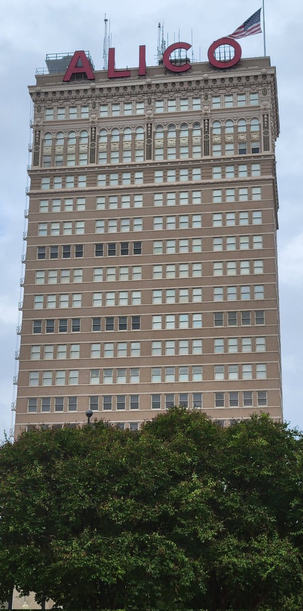 kdhively's tweet photo. Every city of a certain era has their version of #Supermanbuilding 

ALICO Tower 22 stories. 282ft tall. Built 1911. Waco TX https://t.co/19emKW5xcc
