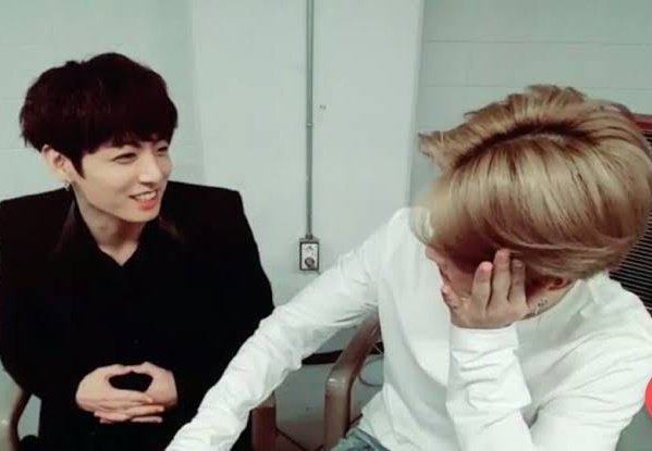 jkkflrt's tweet photo. it ain't a live with jikook if they did not stare at each other looking so in love https://t.co/IaXI2qKcWN