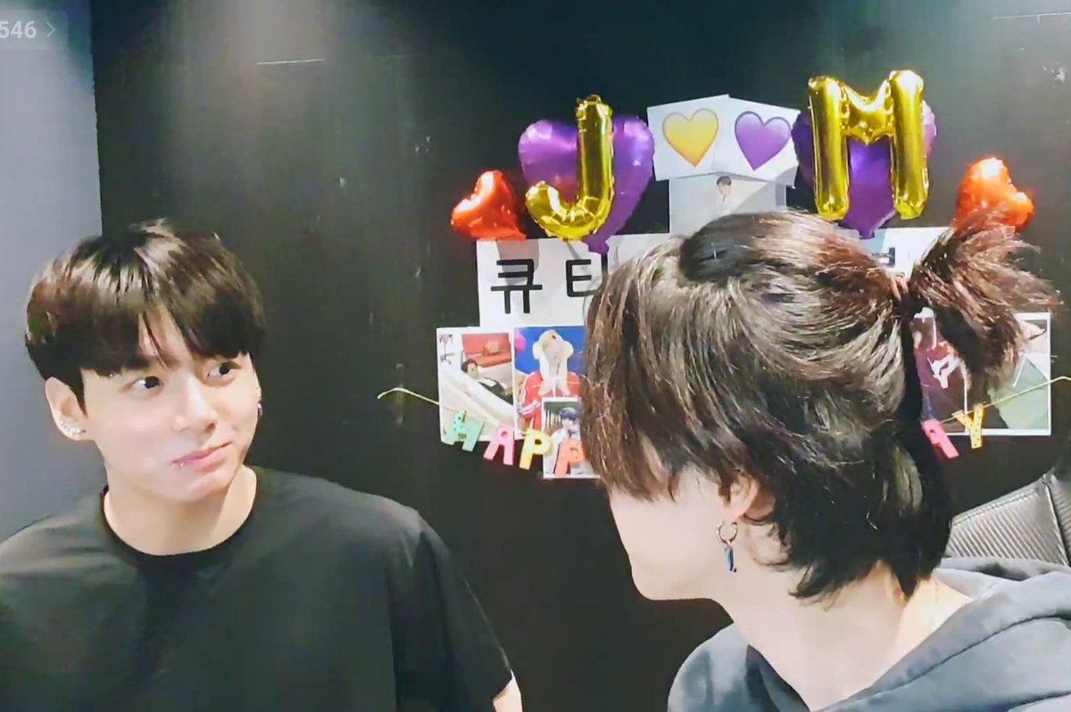 jkkflrt's tweet photo. it ain't a live with jikook if they did not stare at each other looking so in love https://t.co/IaXI2qKcWN