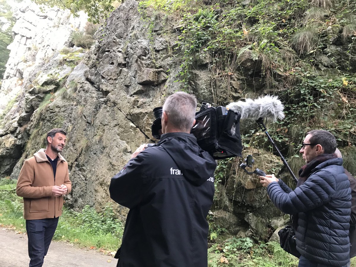 🎥 Aujourd’hui, ⁦<a href="/Vachement_N/">Vachement Normand!</a>⁩ est en tournage à ⁦<a href="/Domfront61/">Ville de Domfront-en-Poiraie</a>⁩ 
👉🏼Découvrez la Normandie médiévale prochainement dans un nouvel épisode 🏰 
⁦<a href="/ornedepartement/">Département de l'Orne</a>⁩