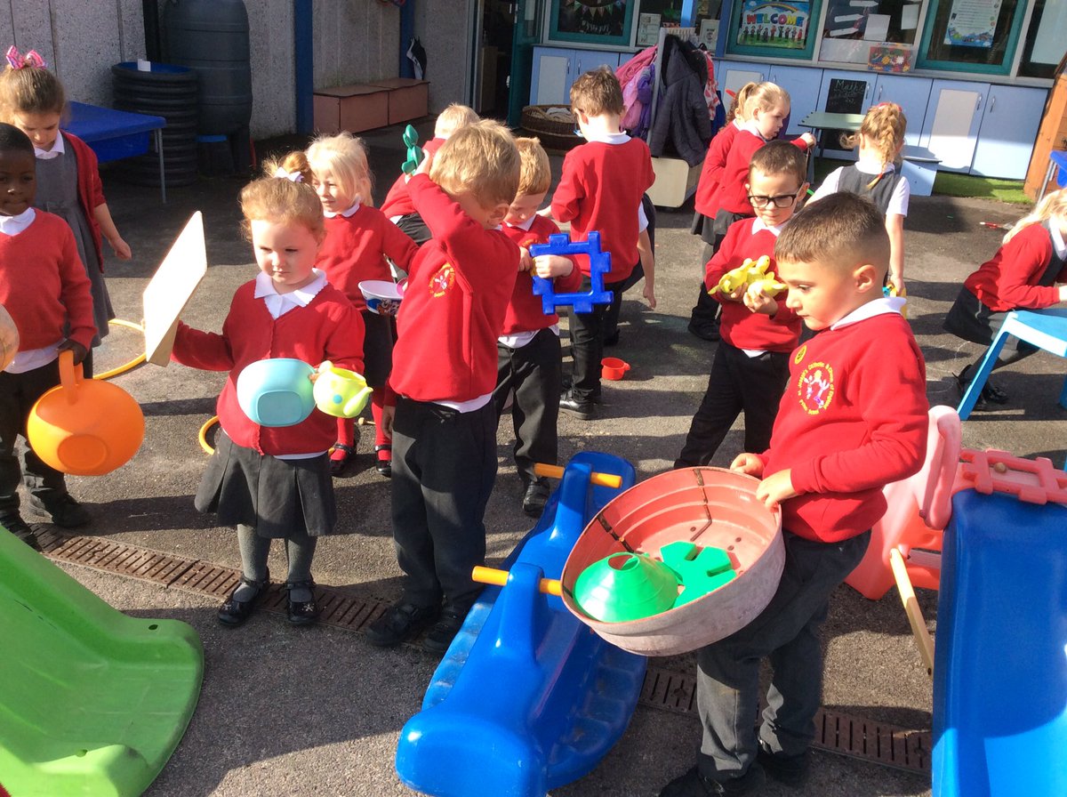 SteadLianne's tweet image. We have been looking at 3. We went outside to find 3 items, that were different sizes.. good job everyone 😊
#eyfsMATHS #eyfsCL @_MrsBG