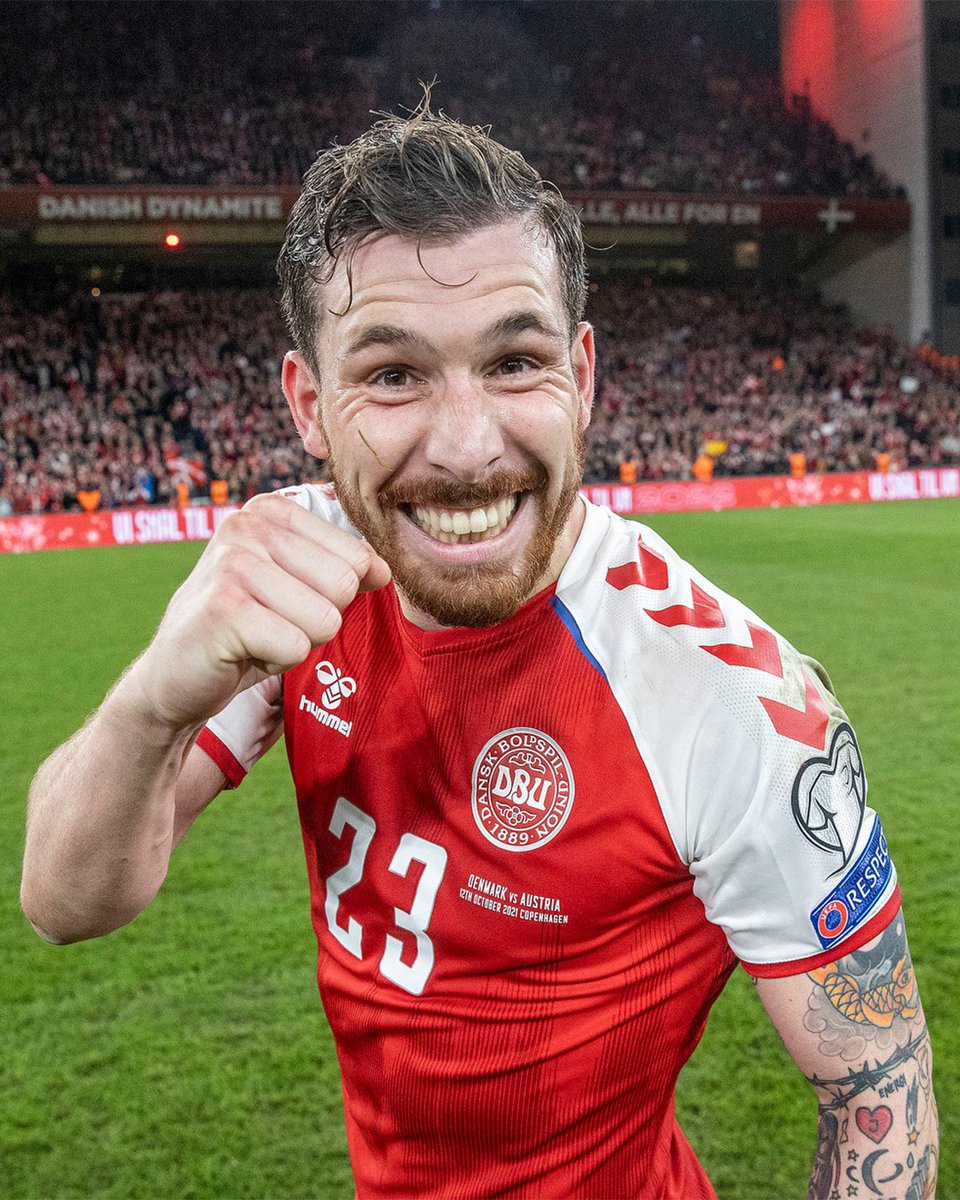 Hojbjerg celebrates after Denmark qualify for Qatar 2022!