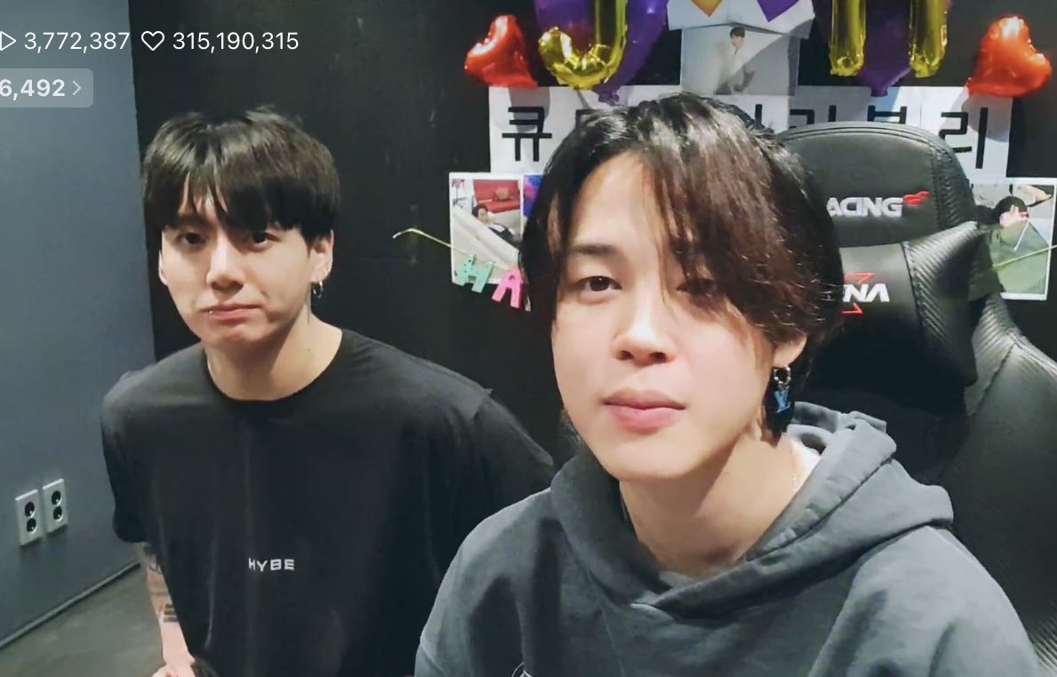 tsunfoku's tweet photo. รวบรวมโฉมหน้าผู้ที่น้องแทไม่มาแฮป #minv #kookv https://t.co/p7uIIlDyNW