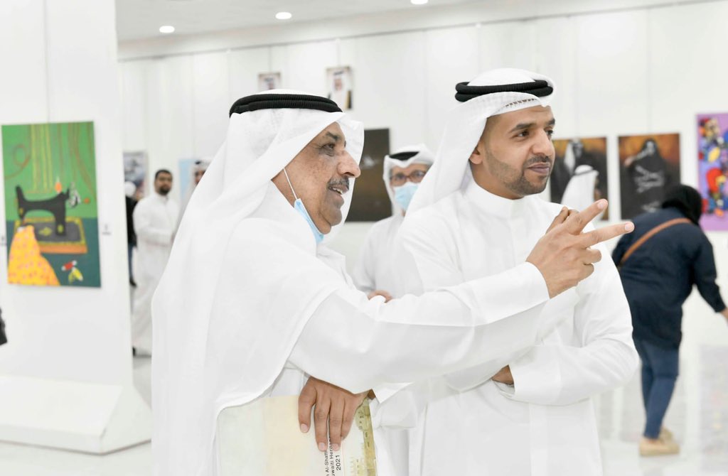 sharqkwnews_brk's tweet photo. وسط حضور ثقافي وفني كبير في الجمعية الكويتية للفنون التشكيلية
10 فائزين بجائزة "إبراهيم الشطي للتراث الكويتي"
 
•عبدالرسول سلمان:الجائزة إسهمت في شحذ همم الفنانين ودعم ورفد الحراك الثقافي

•قصي الشطي: الجائزة امتداد لحرص الوالد بالمحافظة على التراث الكويتي وتوثيقه ونقله للأجيال https://t.co/fqCQjhJTO4