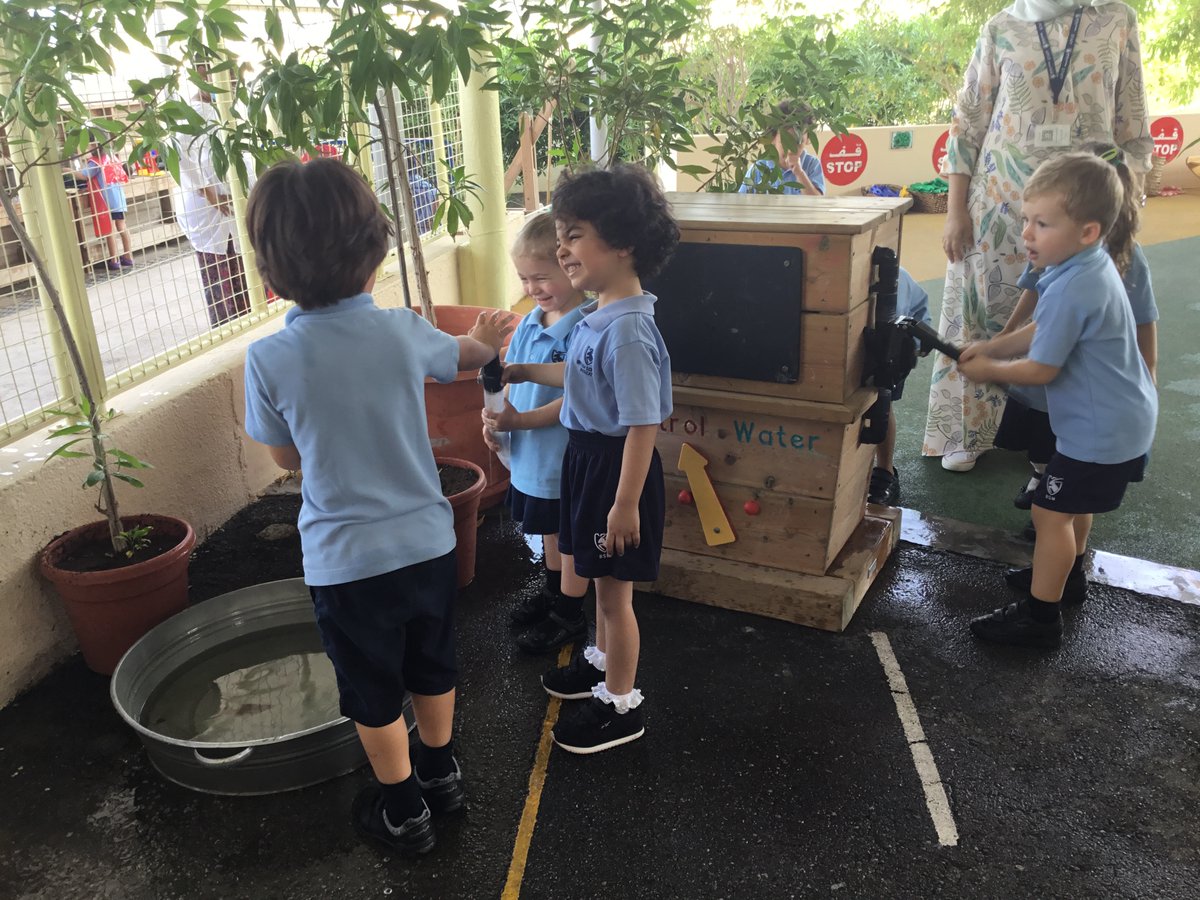 BSMuscatFS1's tweet image. We are loving #exploring water in the outdoors. 
#colaborative #EYFS #FS1 @BSMuscatHeadPri @PrincipalMuscat