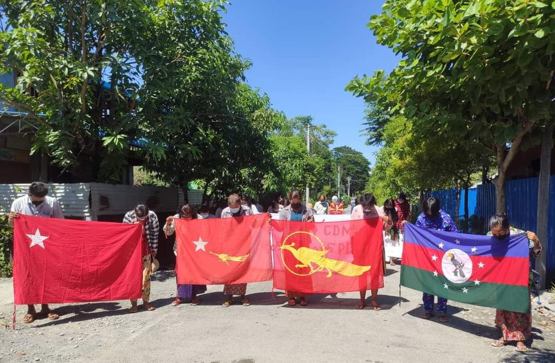 NantEiThandar's tweet photo. #Kale town, #Sagaing region
"အာဏာဖီဆန် CDM
တိုက်ပွဲအဆုံးသတ် PDF"
Students and residents chanted and protested to overthrow military dictatorship yesterday.
#Oct14Coup 
#AcceptNUG_RejectMilitary
#WhatsHappeningInMyanmar https://t.co/octrusJTCa