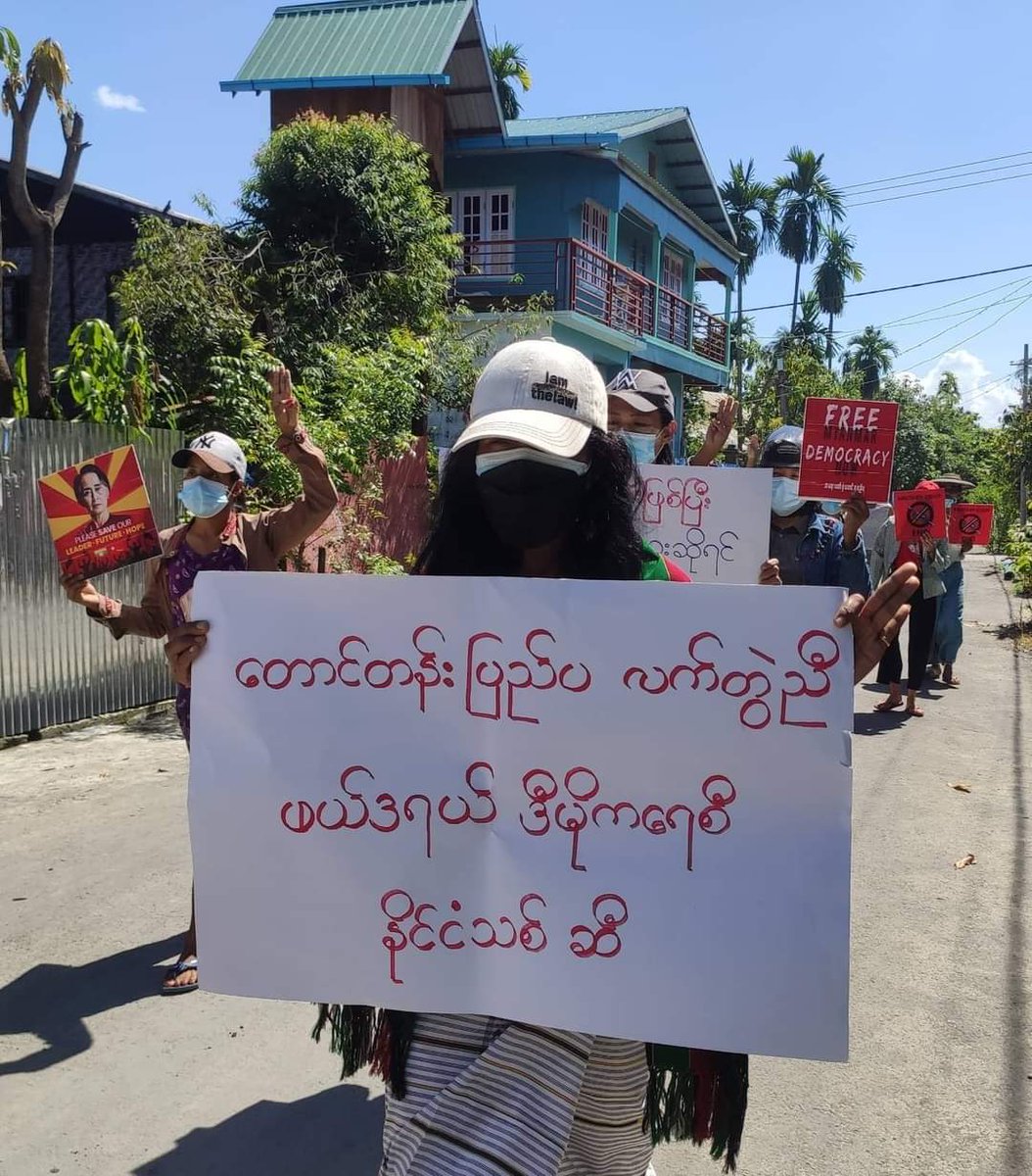 NantEiThandar's tweet photo. #Kale town, #Sagaing region
"အာဏာဖီဆန် CDM
တိုက်ပွဲအဆုံးသတ် PDF"
Students and residents chanted and protested to overthrow military dictatorship yesterday.
#Oct14Coup 
#AcceptNUG_RejectMilitary
#WhatsHappeningInMyanmar https://t.co/octrusJTCa