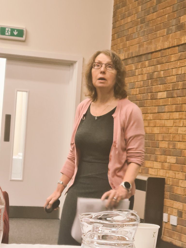 SPayneRE's tweet photo. An interesting talk now from @AnneOxRE about using knowledge organisers. #InspiringRE https://t.co/bqaShb5N7H